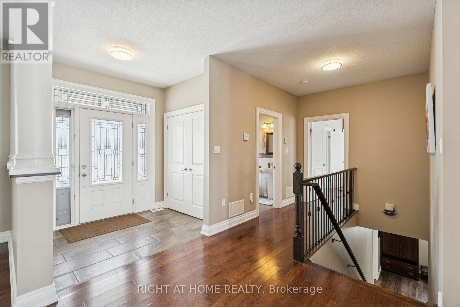 10 Brolley Crescent, Essa, Ontario  L0L 2N2 - Photo 4 - N12789936