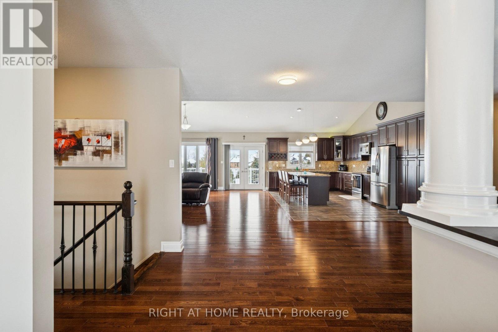 10 Brolley Crescent, Essa, Ontario  L0L 2N2 - Photo 5 - N12789936