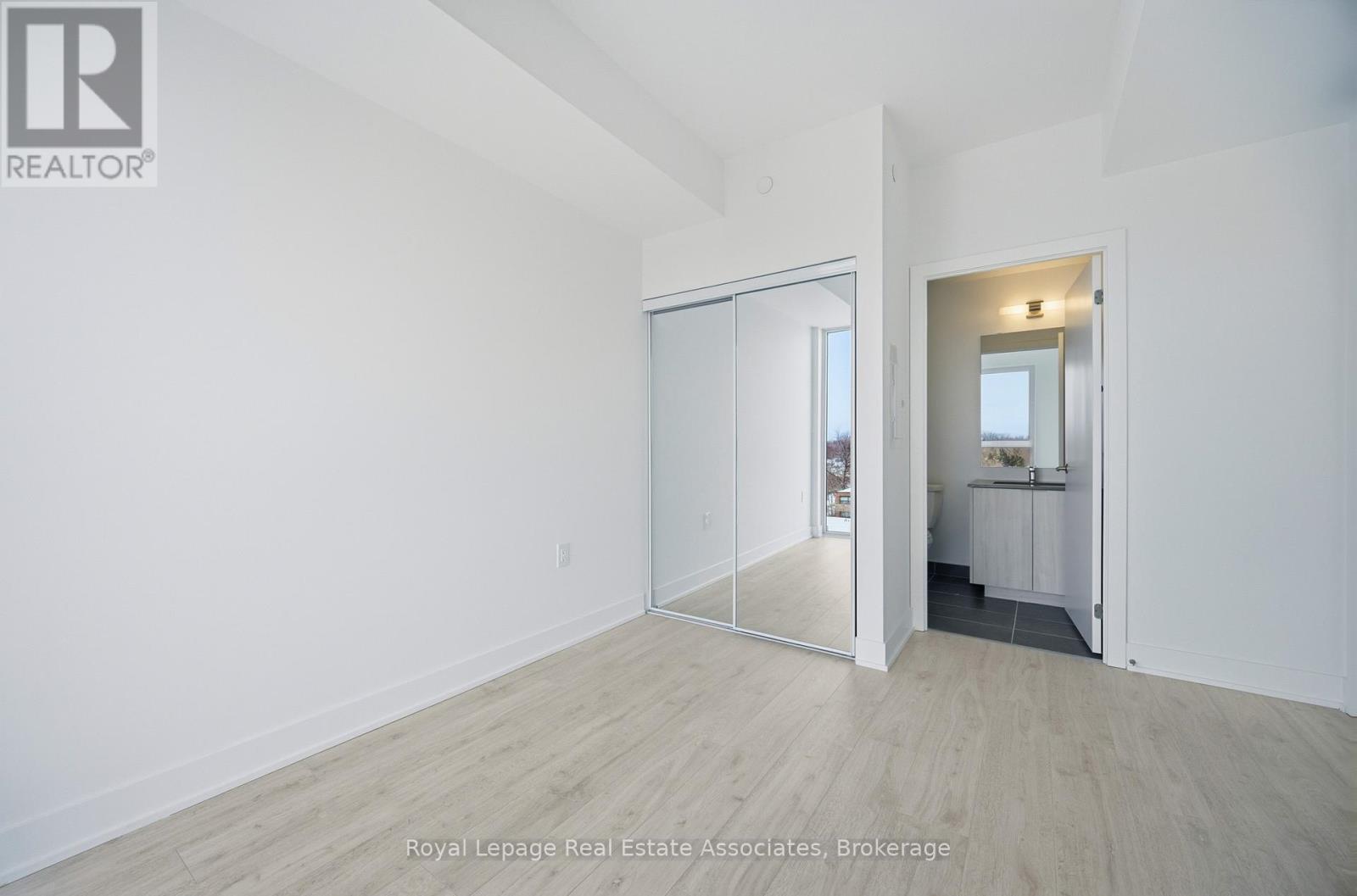 604 - 2088 James Street, Burlington, Ontario  L7R 0H2 - Photo 11 - W12789920