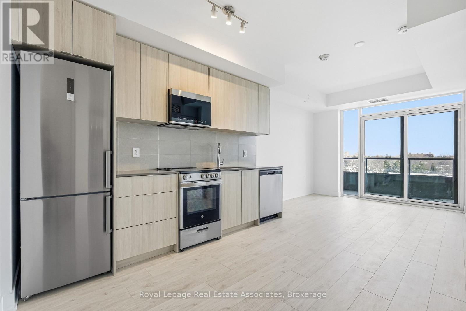 604 - 2088 James Street, Burlington, Ontario  L7R 0H2 - Photo 4 - W12789920