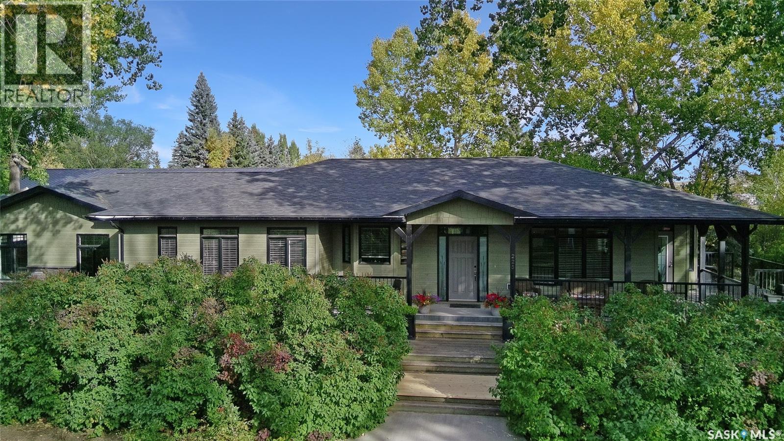 225 11th AVENUE, swift current, Saskatchewan