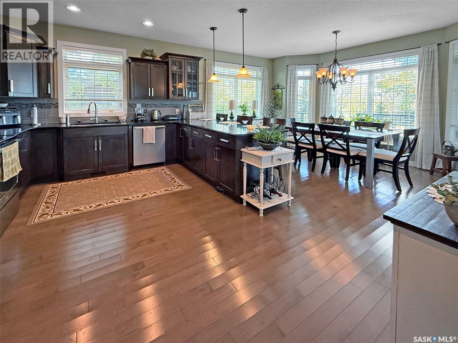 225 11th Avenue, Swift Current, Saskatchewan  S9H 3R9 - Photo 6 - SK028597