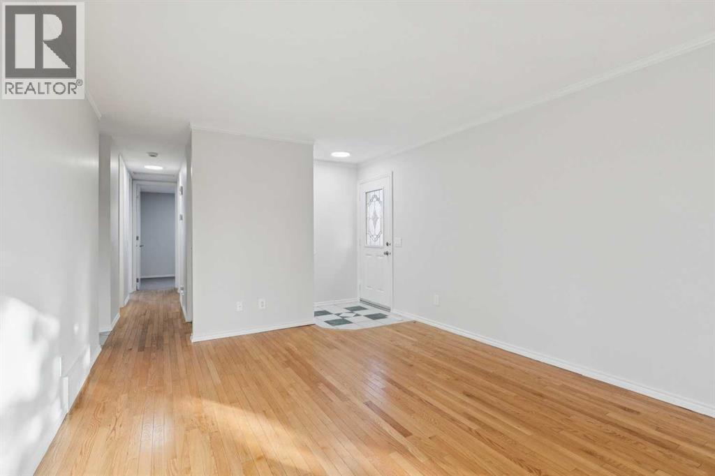 354 Maitland Hill Ne, Calgary, Alberta  T2A 5V3 - Photo 4 - A2285976