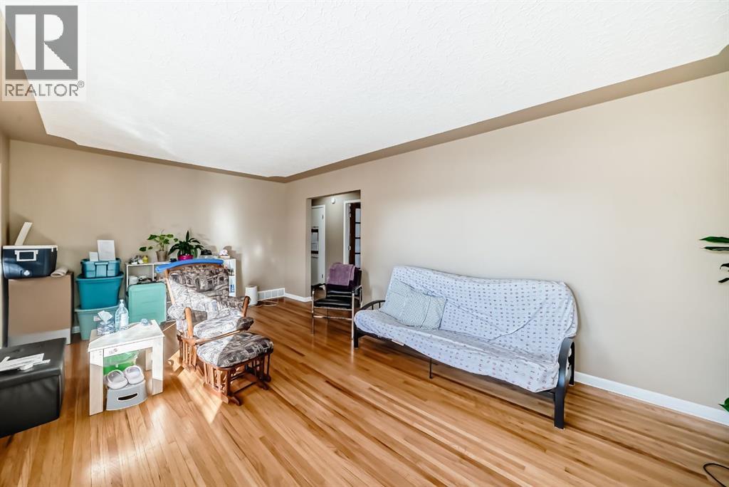 28 Winslow Crescent Sw, Calgary, Alberta  T3C 2R1 - Photo 7 - A2284051