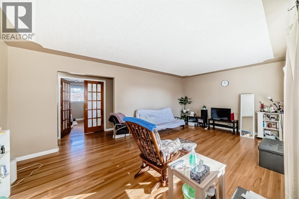 28 Winslow Crescent Sw, Calgary, Alberta  T3C 2R1 - Photo 6 - A2284051