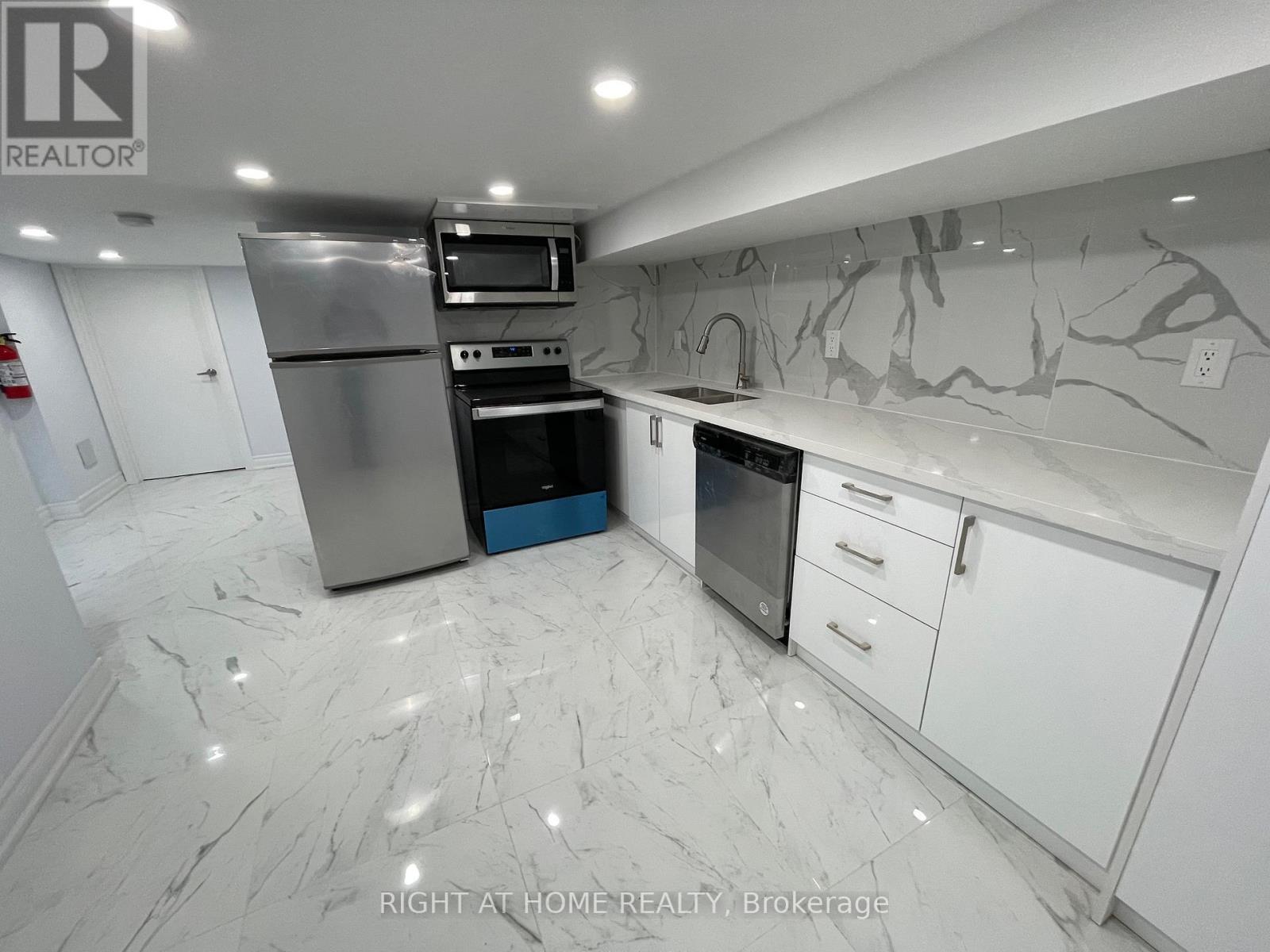 477 OSSINGTON AVENUE, Toronto, Ontario