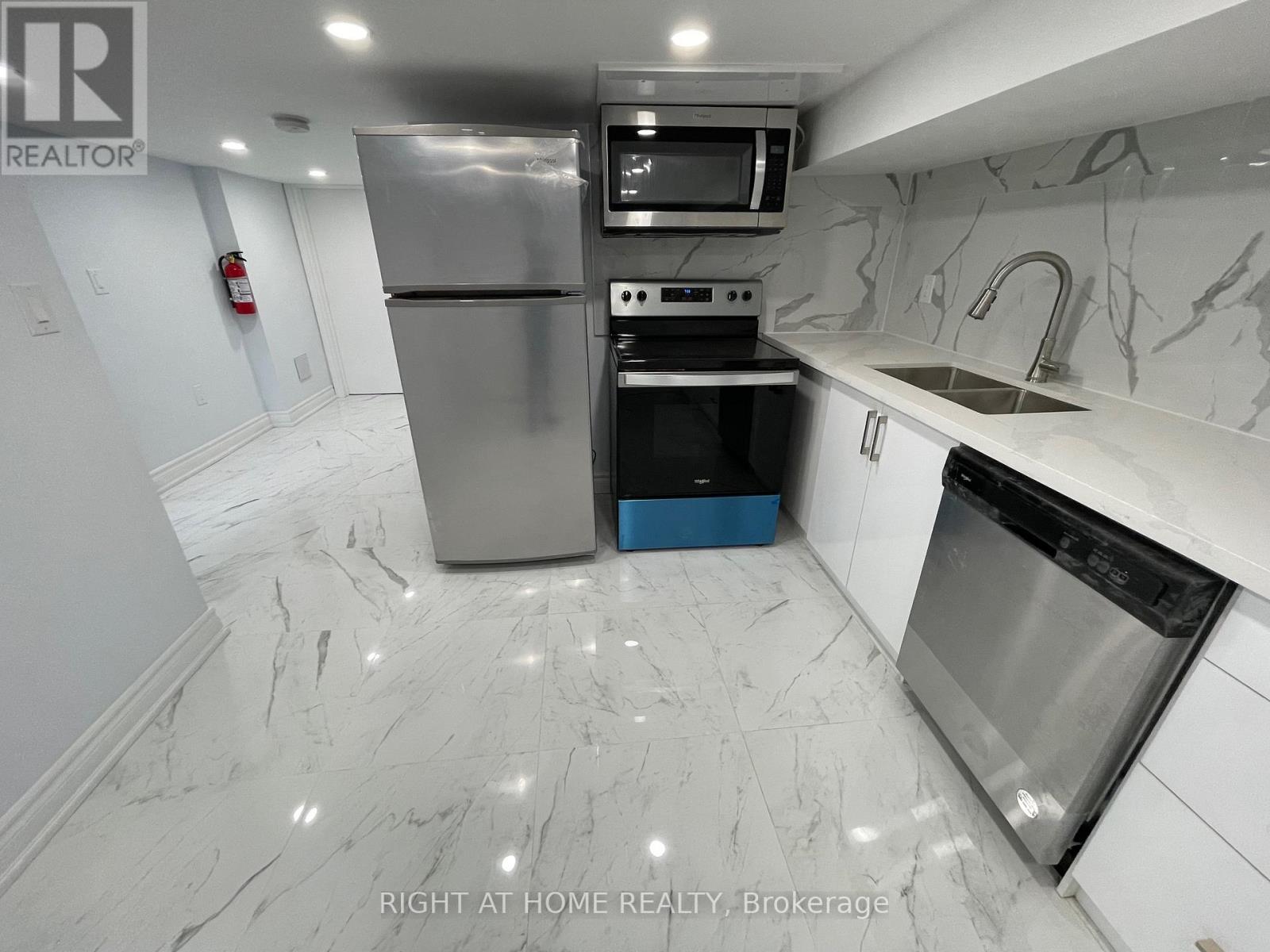 477 Ossington Avenue, Toronto, Ontario  M6G 3T3 - Photo 3 - C12789952