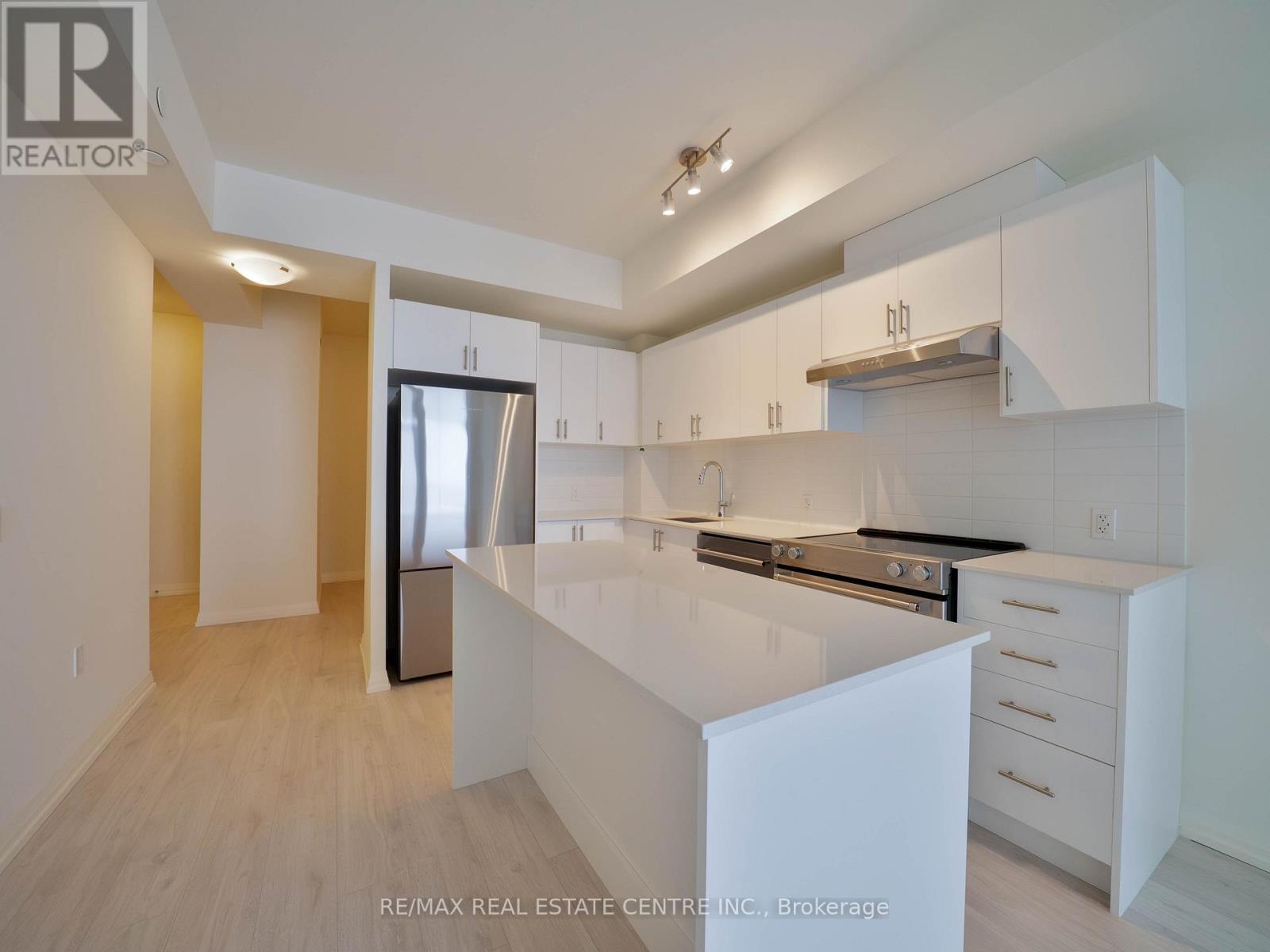 27 Korda Gate, Vaughan, Ontario  L4K 0P6 - Photo 2 - N12789990