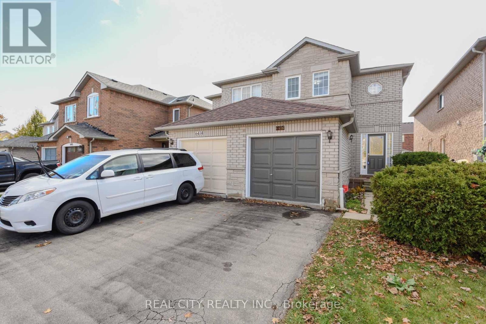 6416 Hampden Woods Road, Mississauga, Ontario  L5N 7V3 - Photo 2 - W12789958