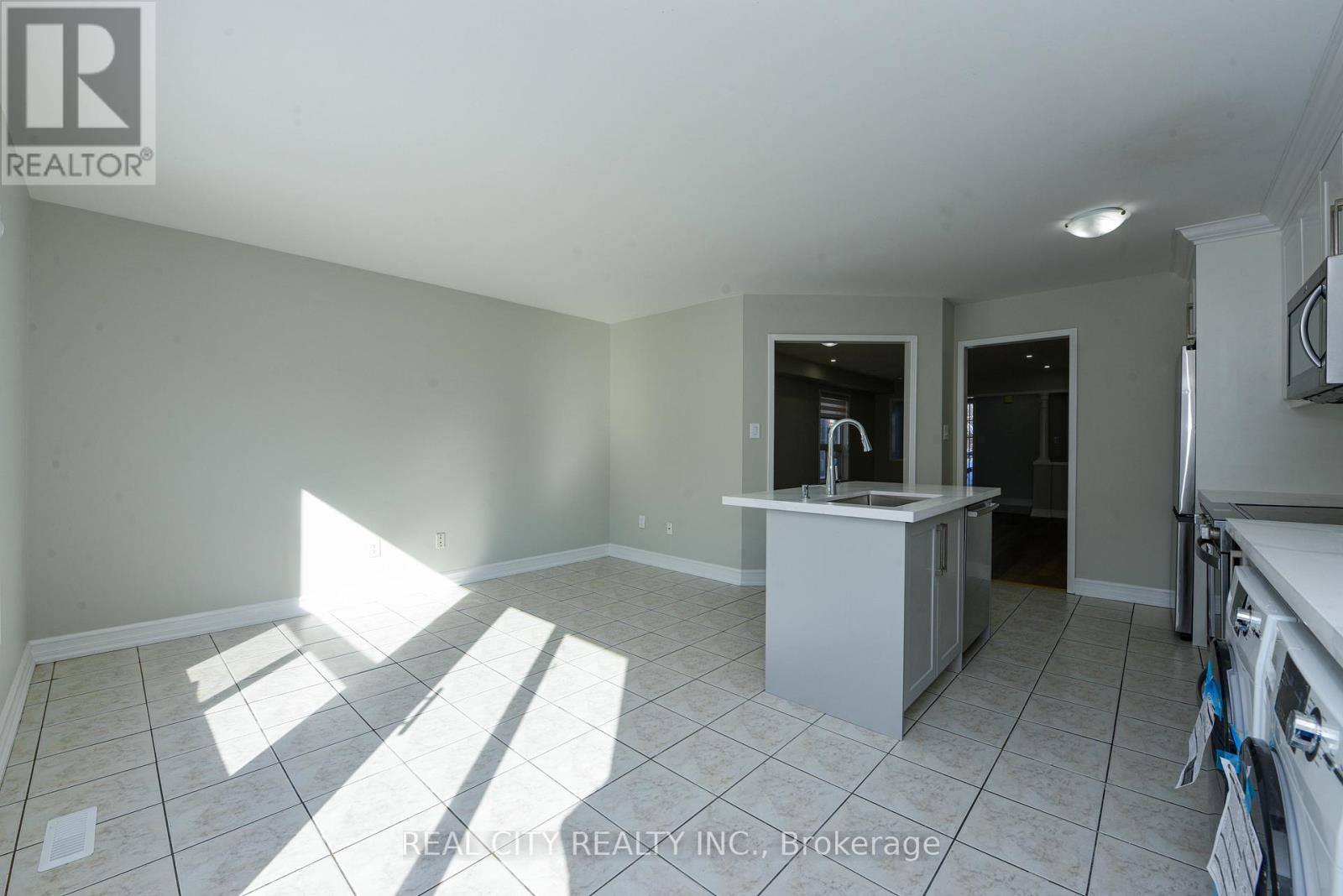 6416 Hampden Woods Road, Mississauga, Ontario  L5N 7V3 - Photo 21 - W12789958