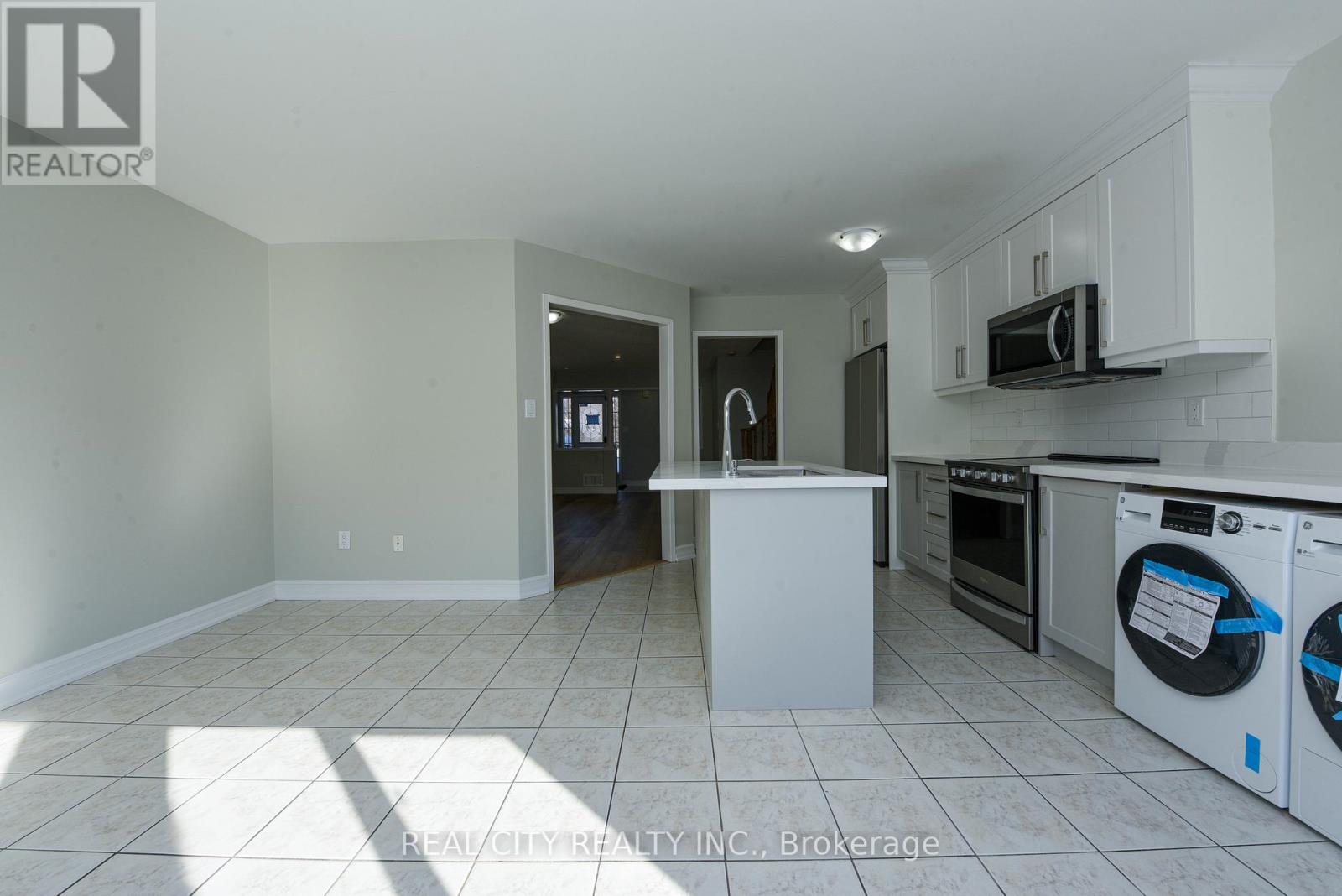 6416 Hampden Woods Road, Mississauga, Ontario  L5N 7V3 - Photo 22 - W12789958