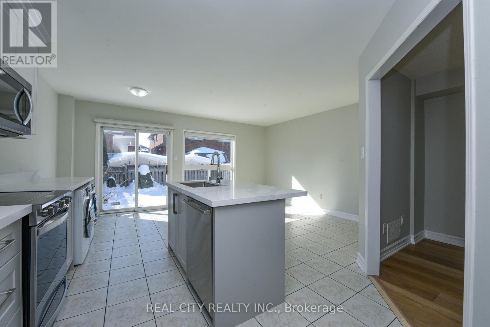 6416 Hampden Woods Road, Mississauga, Ontario  L5N 7V3 - Photo 24 - W12789958