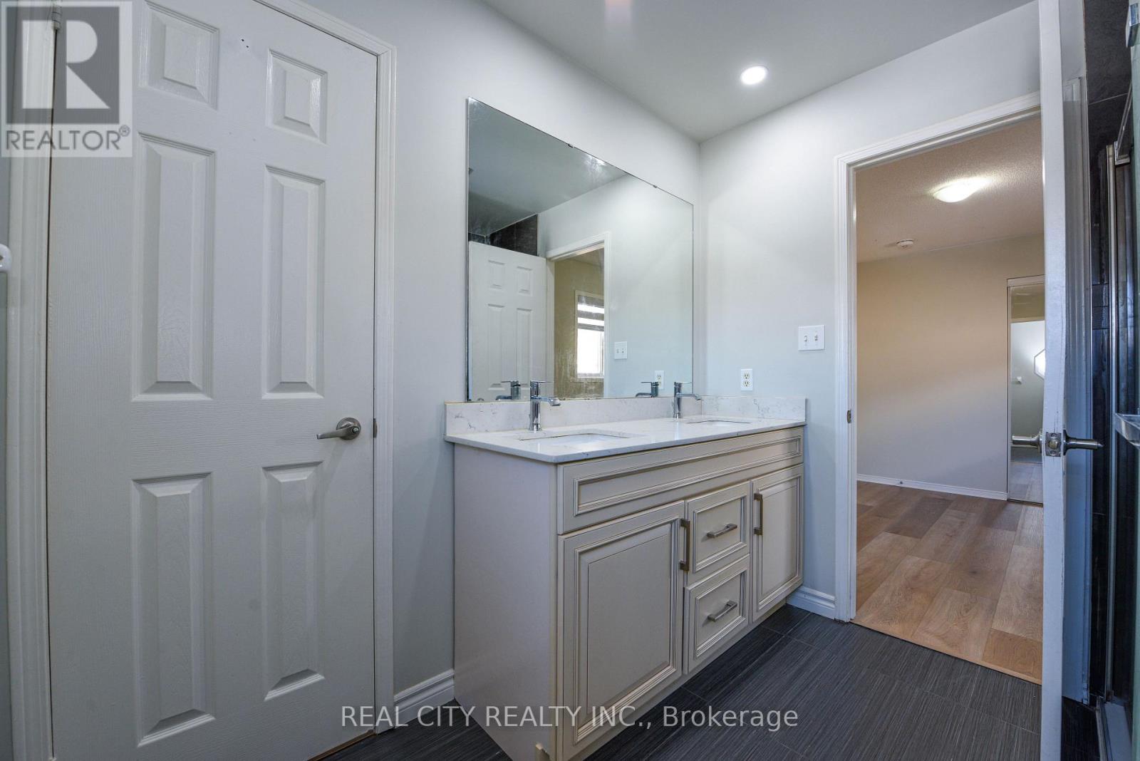 6416 Hampden Woods Road, Mississauga, Ontario  L5N 7V3 - Photo 32 - W12789958