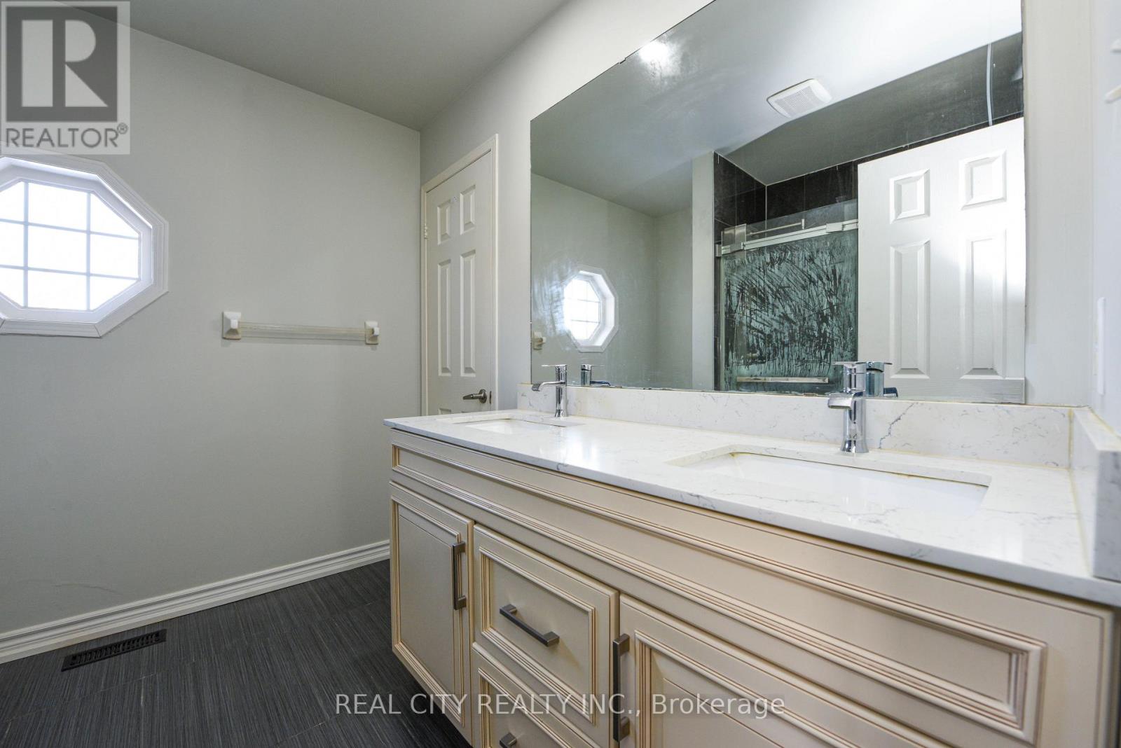 6416 Hampden Woods Road, Mississauga, Ontario  L5N 7V3 - Photo 33 - W12789958