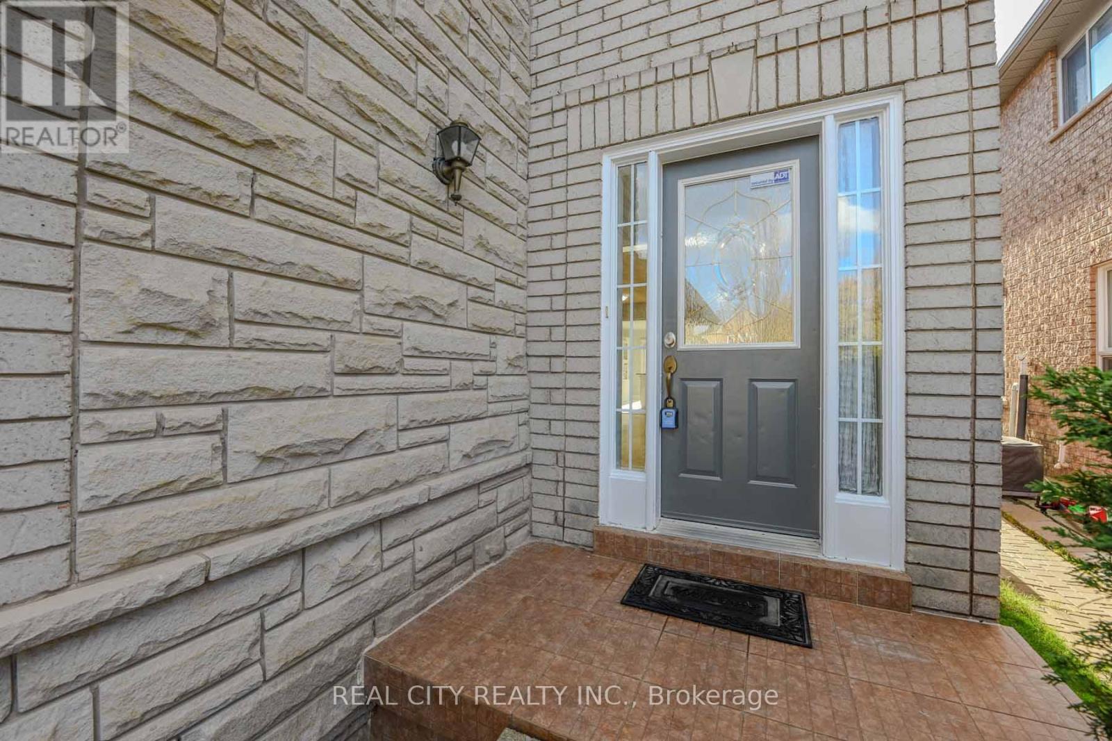 6416 Hampden Woods Road, Mississauga, Ontario  L5N 7V3 - Photo 6 - W12789958