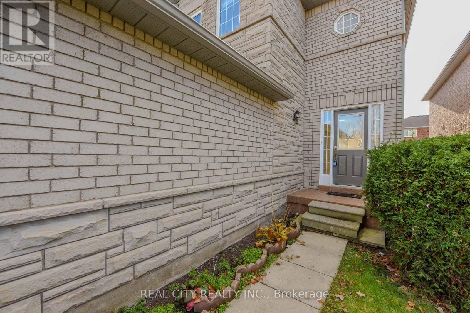 6416 Hampden Woods Road, Mississauga, Ontario  L5N 7V3 - Photo 7 - W12789958
