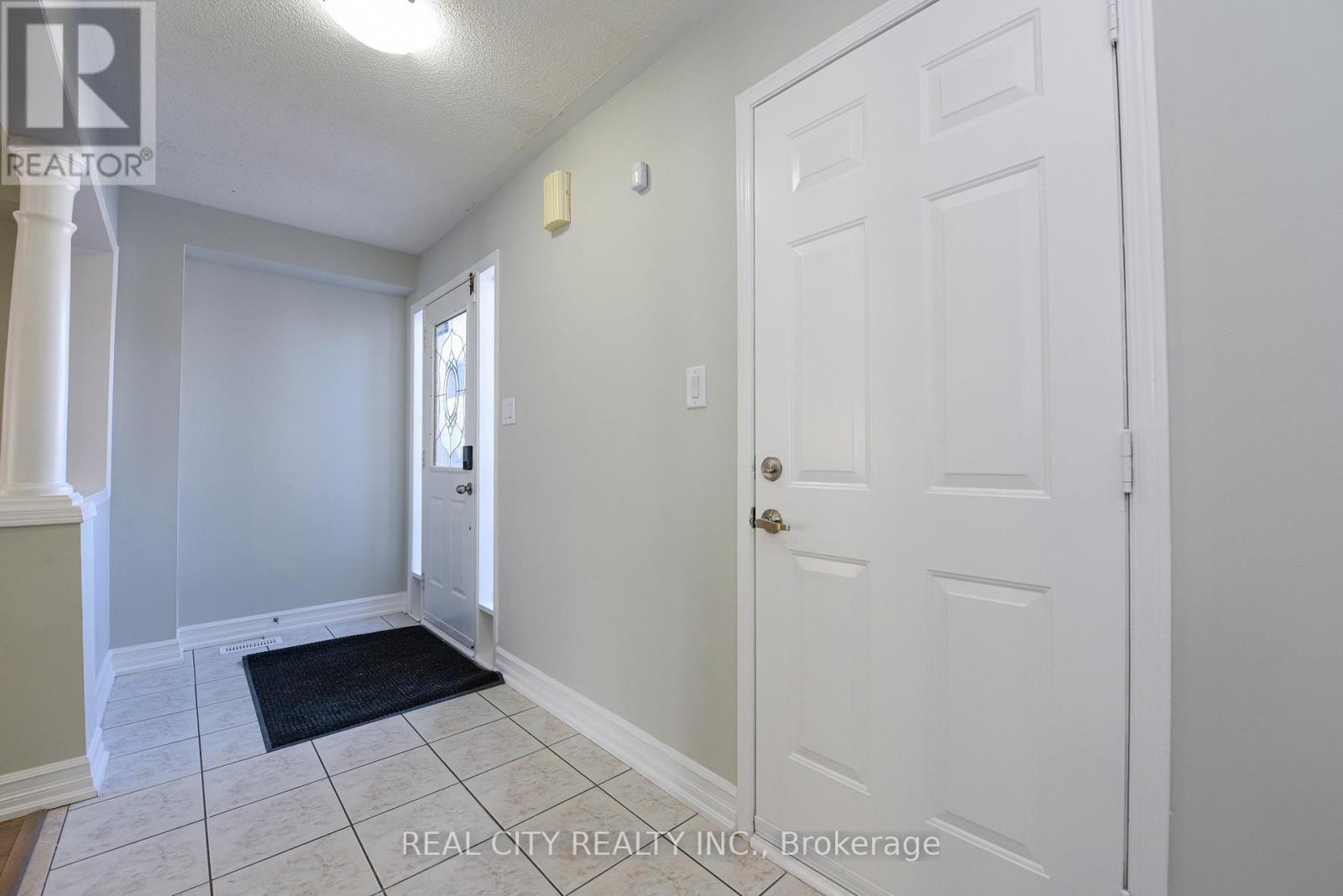 6416 Hampden Woods Road, Mississauga, Ontario  L5N 7V3 - Photo 8 - W12789958