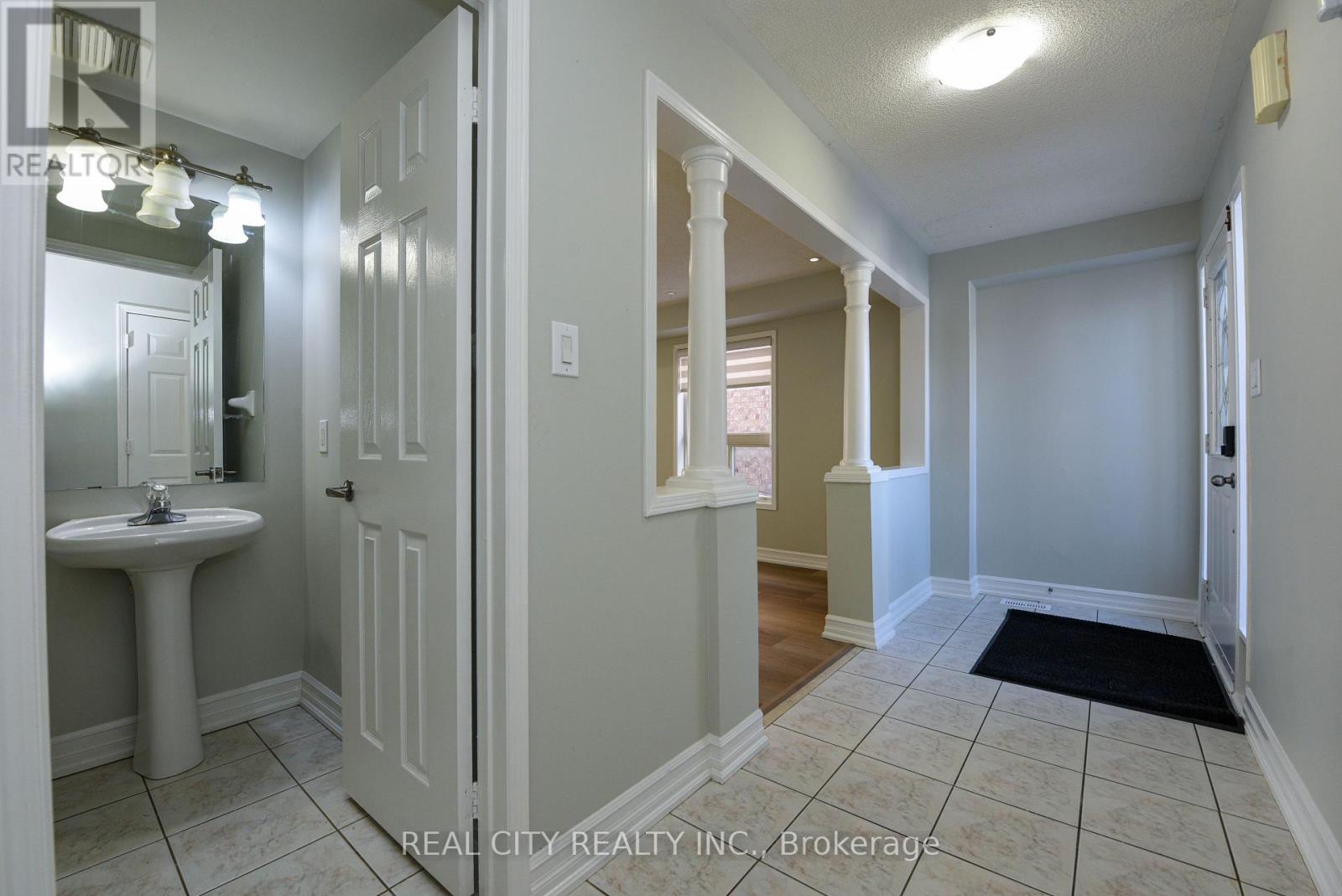 6416 Hampden Woods Road, Mississauga, Ontario  L5N 7V3 - Photo 9 - W12789958