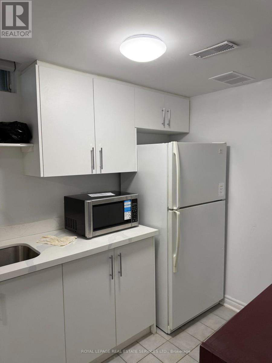 Bsmt - 3603 Copernicus Drive, Mississauga, Ontario  L5B 3L3 - Photo 10 - W12789972