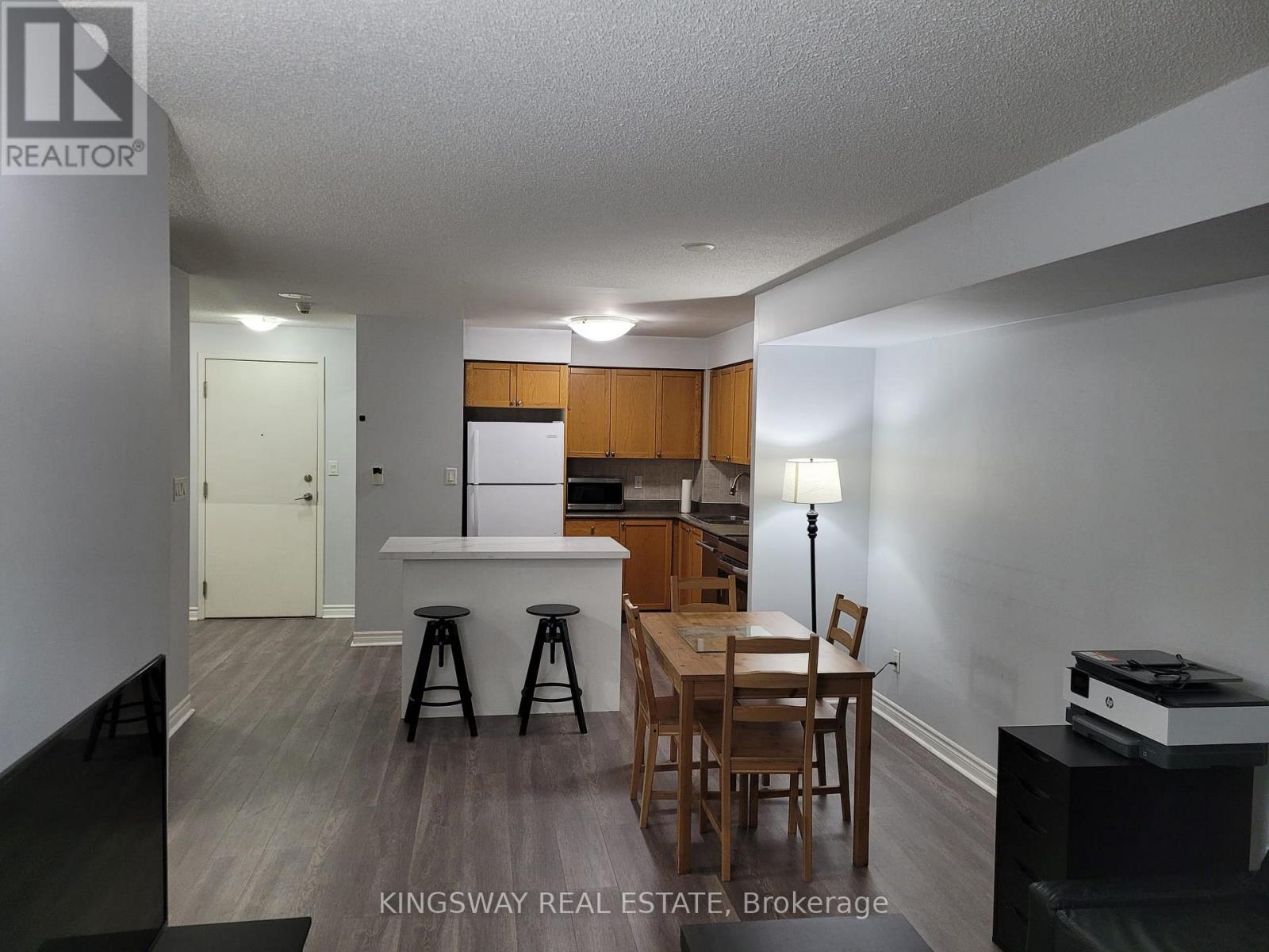 602 - 3880 Duke Of York Boulevard, Mississauga, Ontario  L5B 4M7 - Photo 3 - W12789992