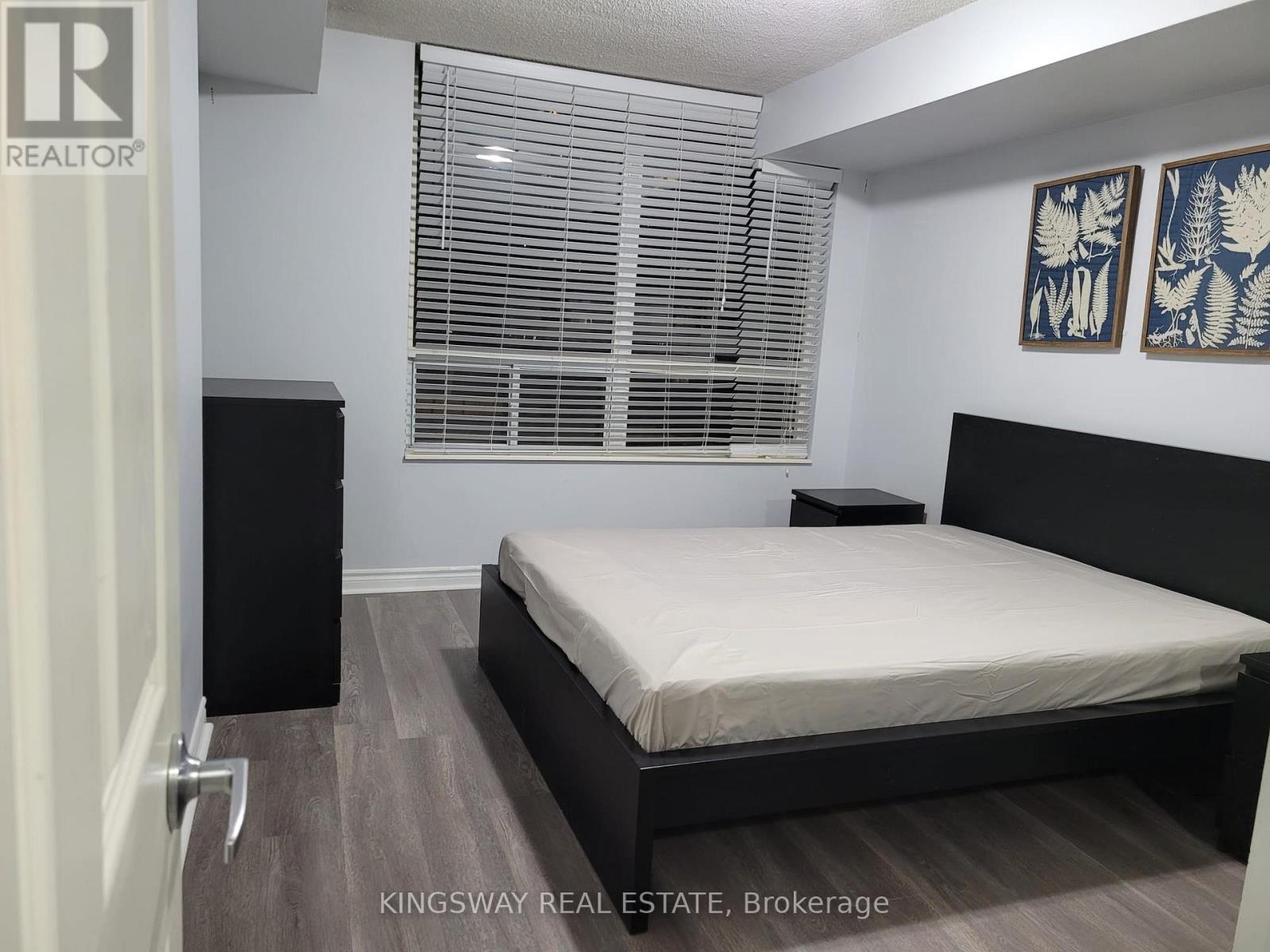 602 - 3880 Duke Of York Boulevard, Mississauga, Ontario  L5B 4M7 - Photo 6 - W12789992