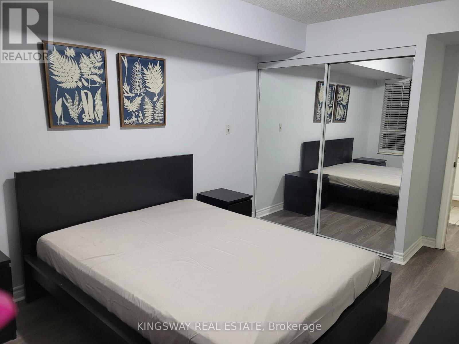 602 - 3880 Duke Of York Boulevard, Mississauga, Ontario  L5B 4M7 - Photo 7 - W12789992