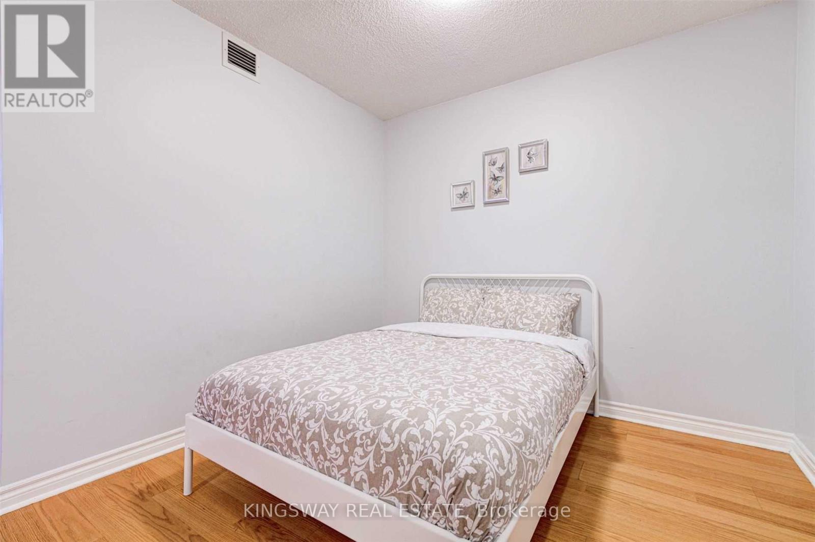 602 - 3880 Duke Of York Boulevard, Mississauga, Ontario  L5B 4M7 - Photo 8 - W12789992