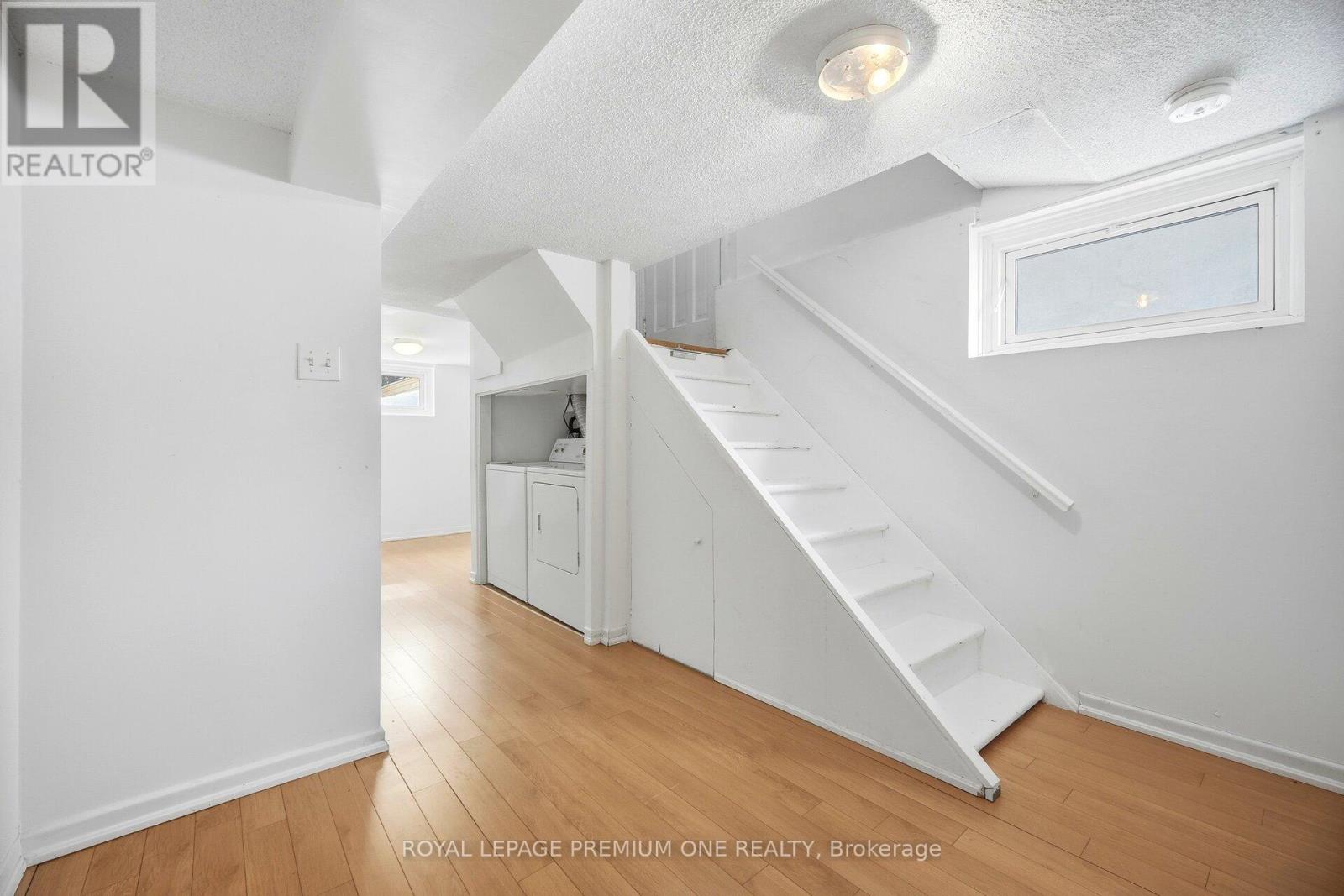 61 Methuen Avenue, Toronto, Ontario  M6S 1Z7 - Photo 29 - W12790002