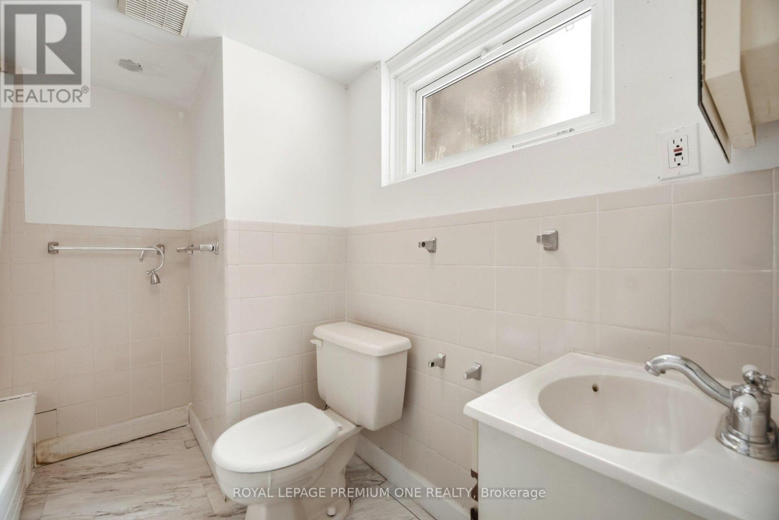61 Methuen Avenue, Toronto, Ontario  M6S 1Z7 - Photo 35 - W12790002