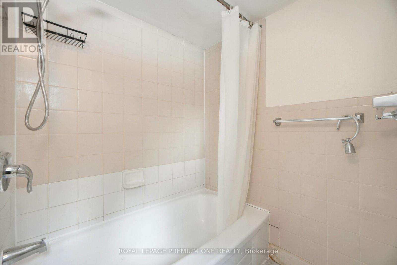 61 Methuen Avenue, Toronto, Ontario  M6S 1Z7 - Photo 36 - W12790002