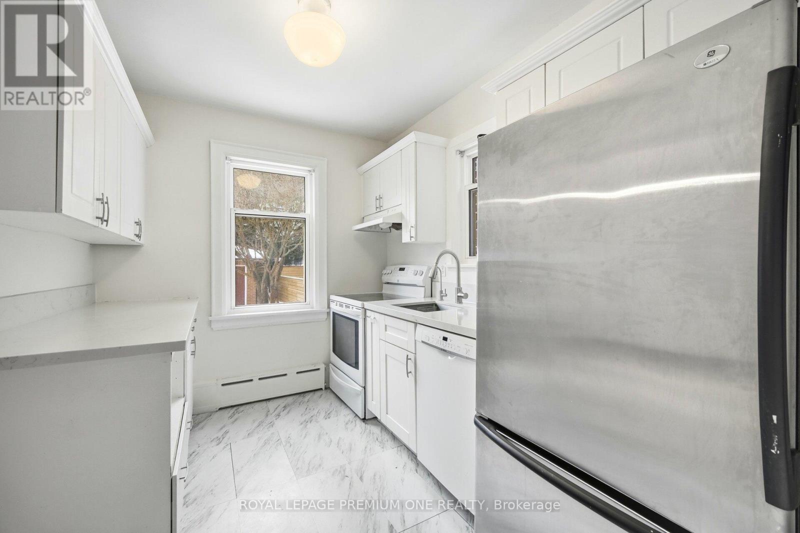 61 Methuen Avenue, Toronto, Ontario  M6S 1Z7 - Photo 6 - W12790002