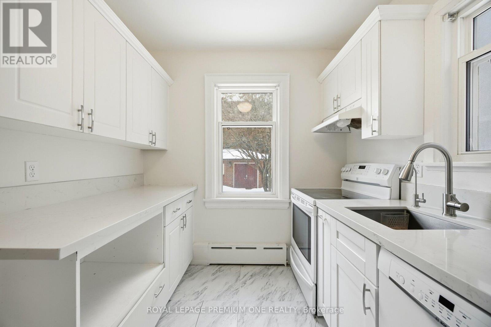 61 Methuen Avenue, Toronto, Ontario  M6S 1Z7 - Photo 7 - W12790002