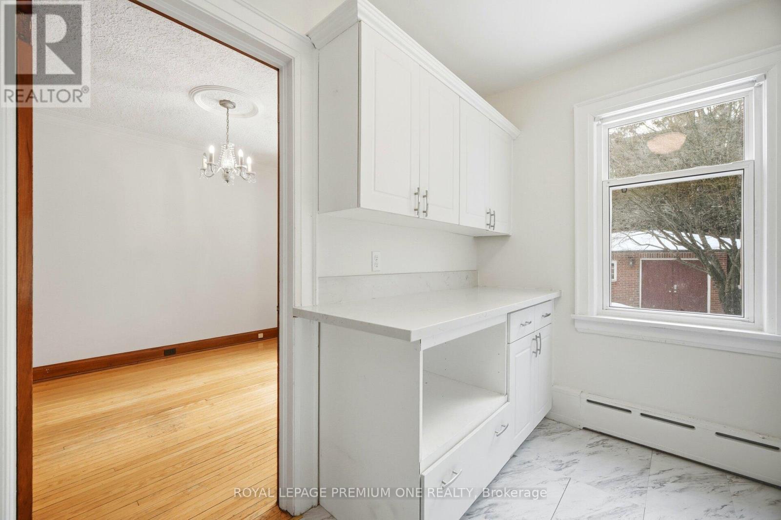 61 Methuen Avenue, Toronto, Ontario  M6S 1Z7 - Photo 8 - W12790002