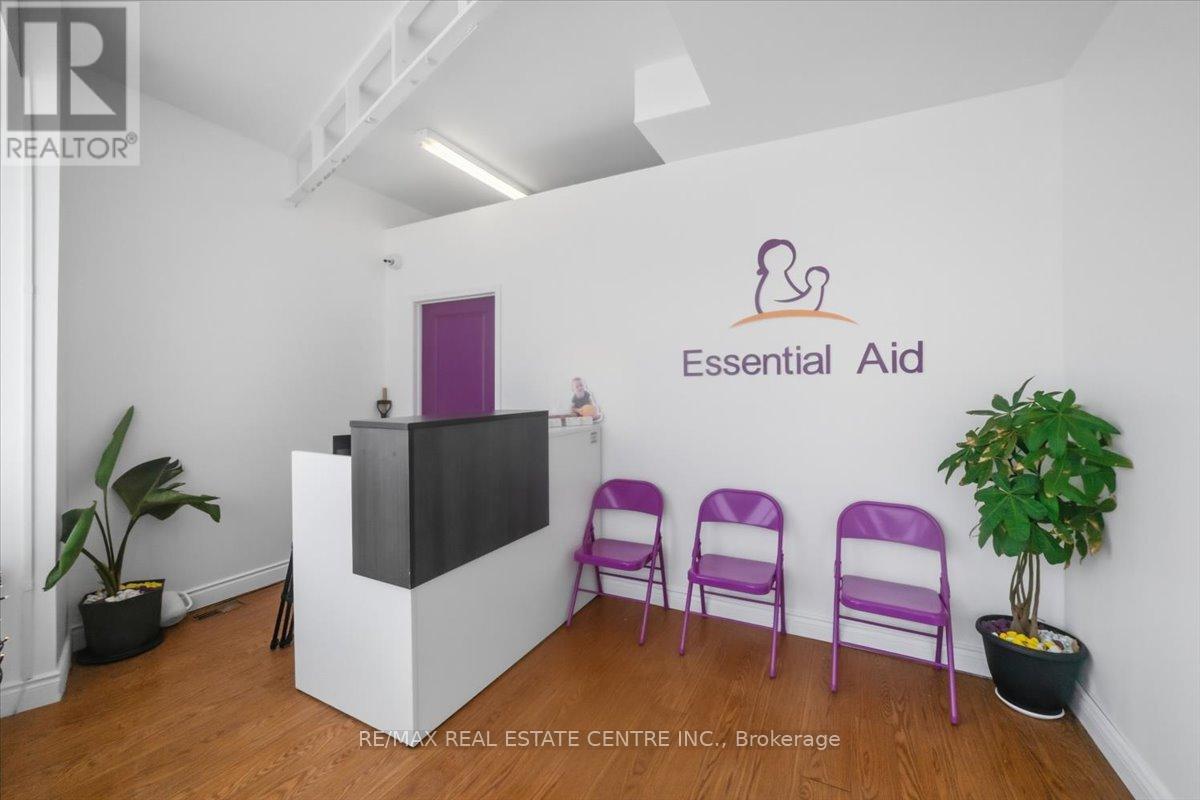 1548 King Street E, Hamilton, Ontario  L8K 1S9 - Photo 4 - X12789996