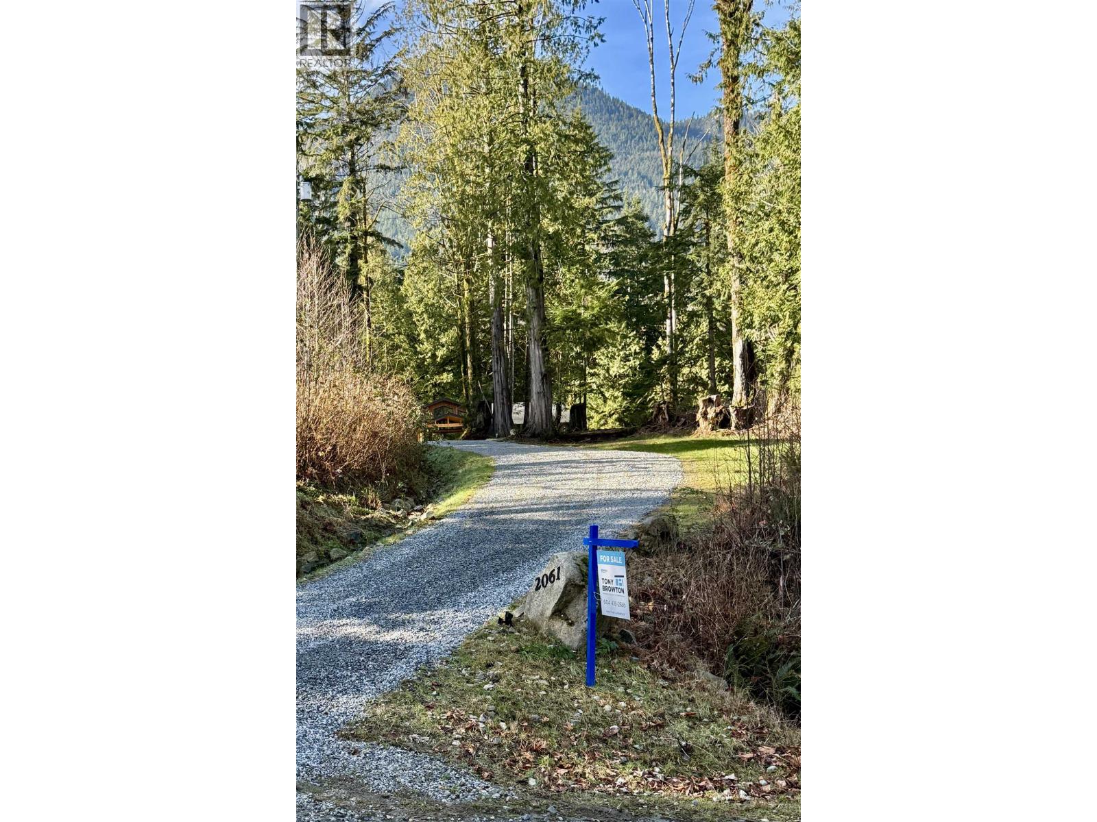 2061 Twin Creeks Road, Langdale, British Columbia  V0N 1V6 - Photo 2 - R3088370