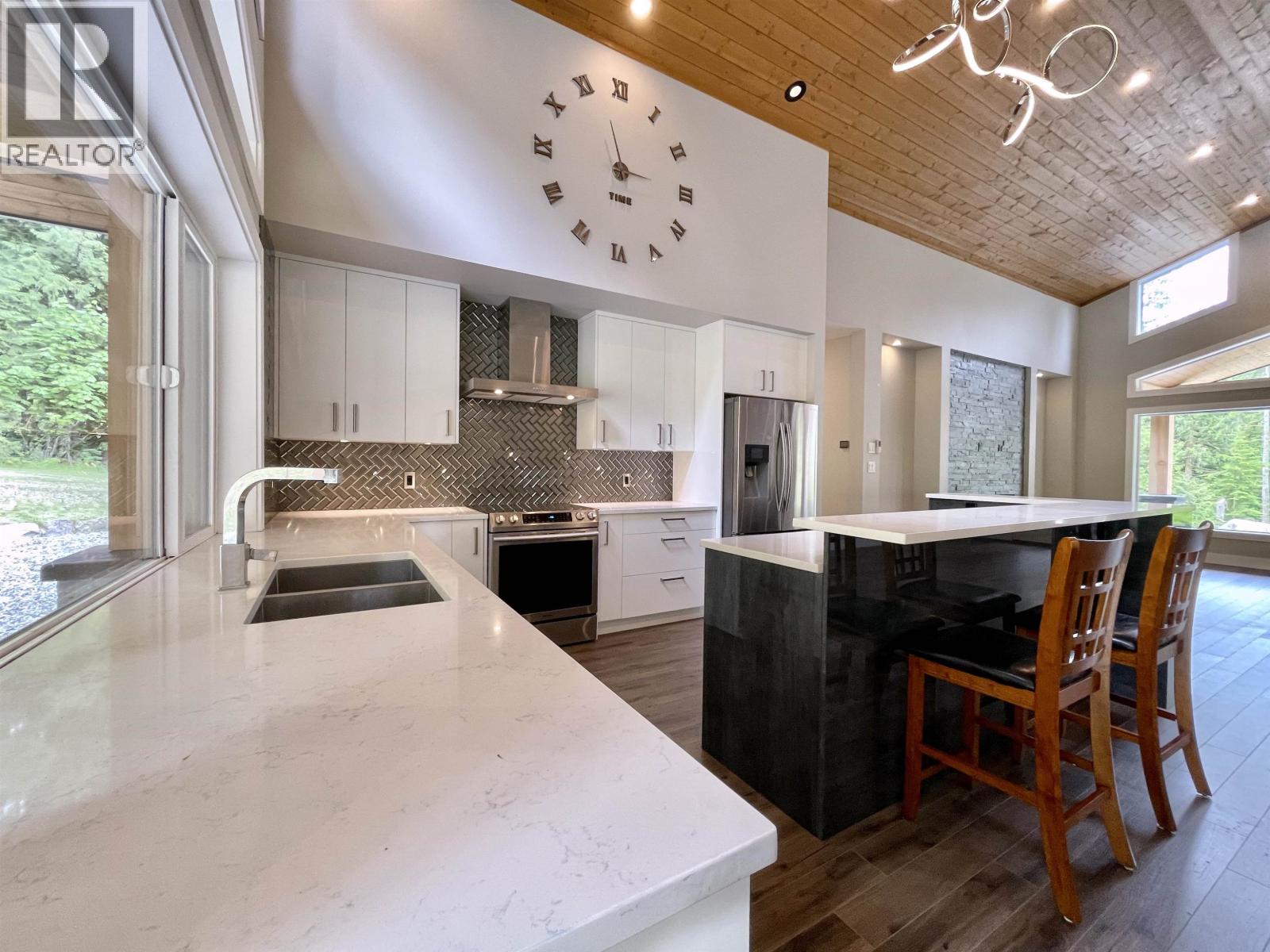 2061 Twin Creeks Road, Langdale, British Columbia  V0N 1V6 - Photo 8 - R3088370