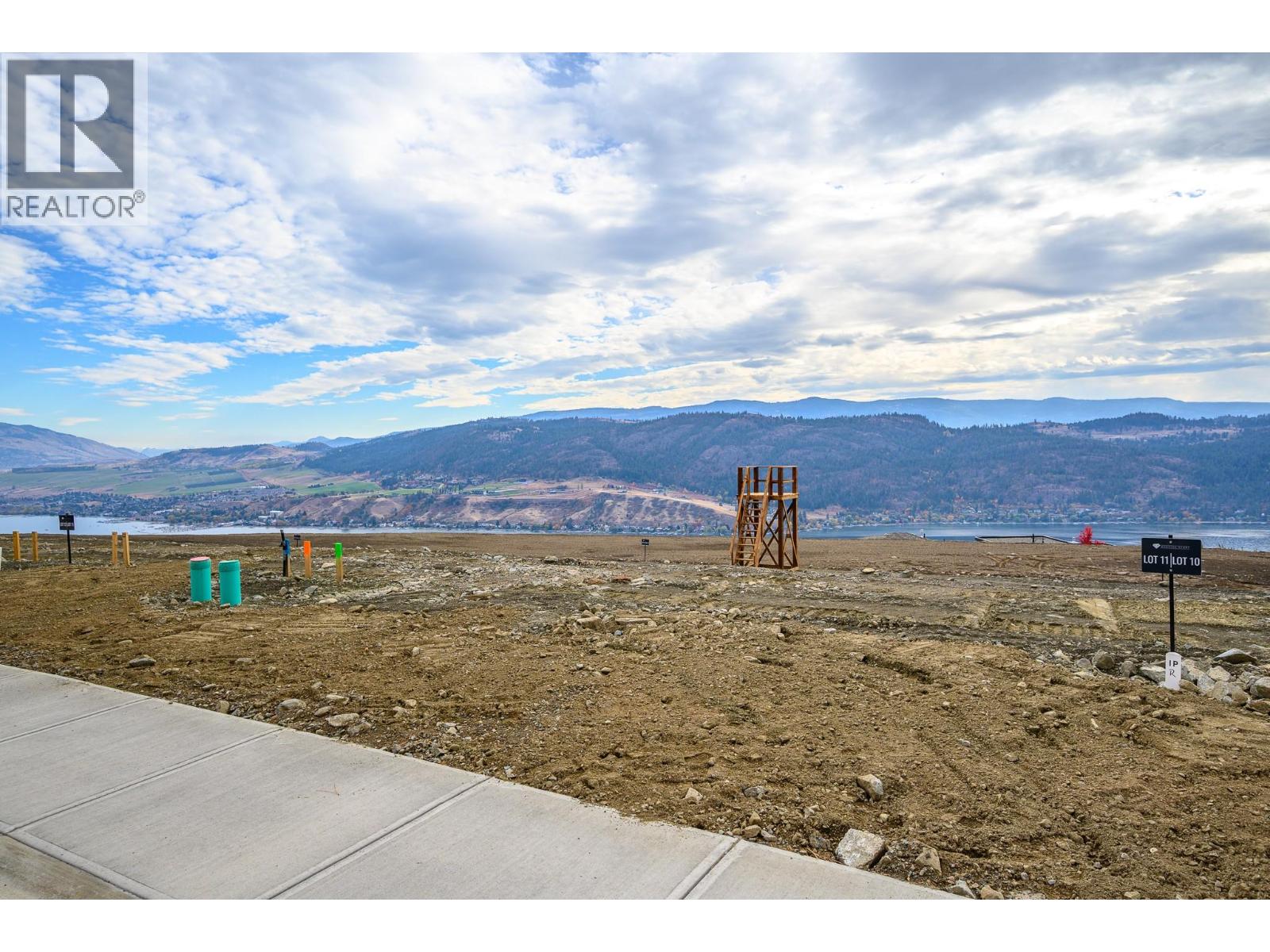 9240 Morning Glory Place, Vernon, British Columbia  V1H 0B6 - Photo 3 - 10375642