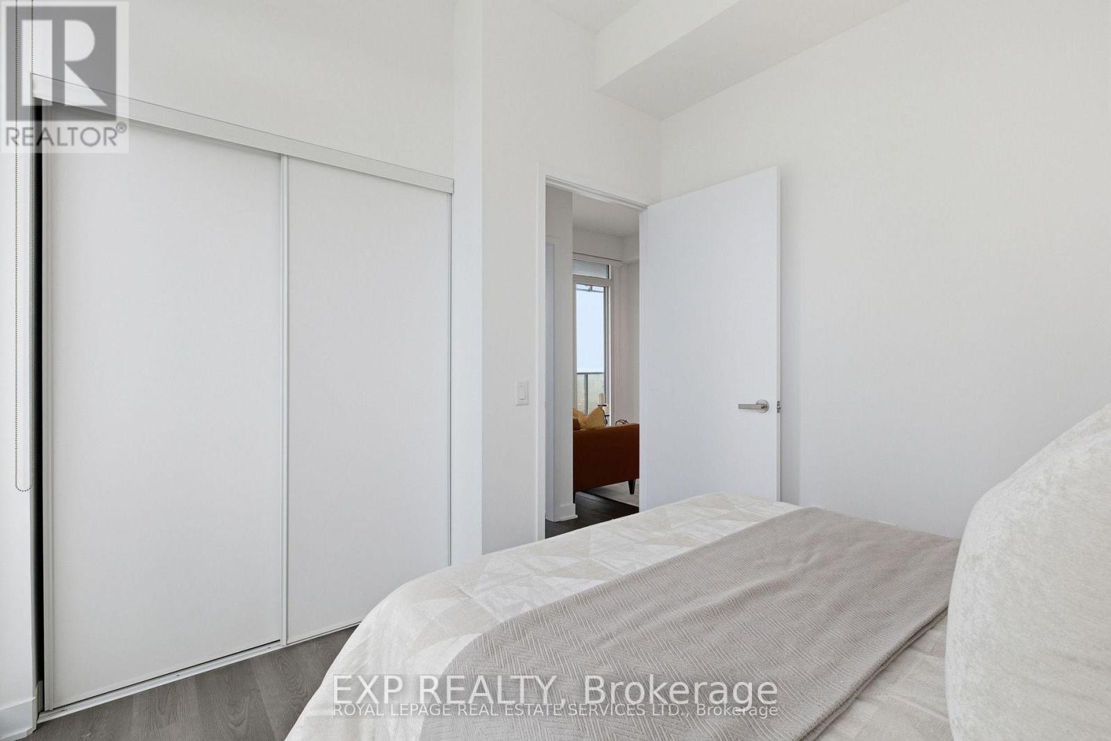 1811 - 3900 Confederation Parkway, Mississauga, Ontario  L5B 0M3 - Photo 14 - W12790016