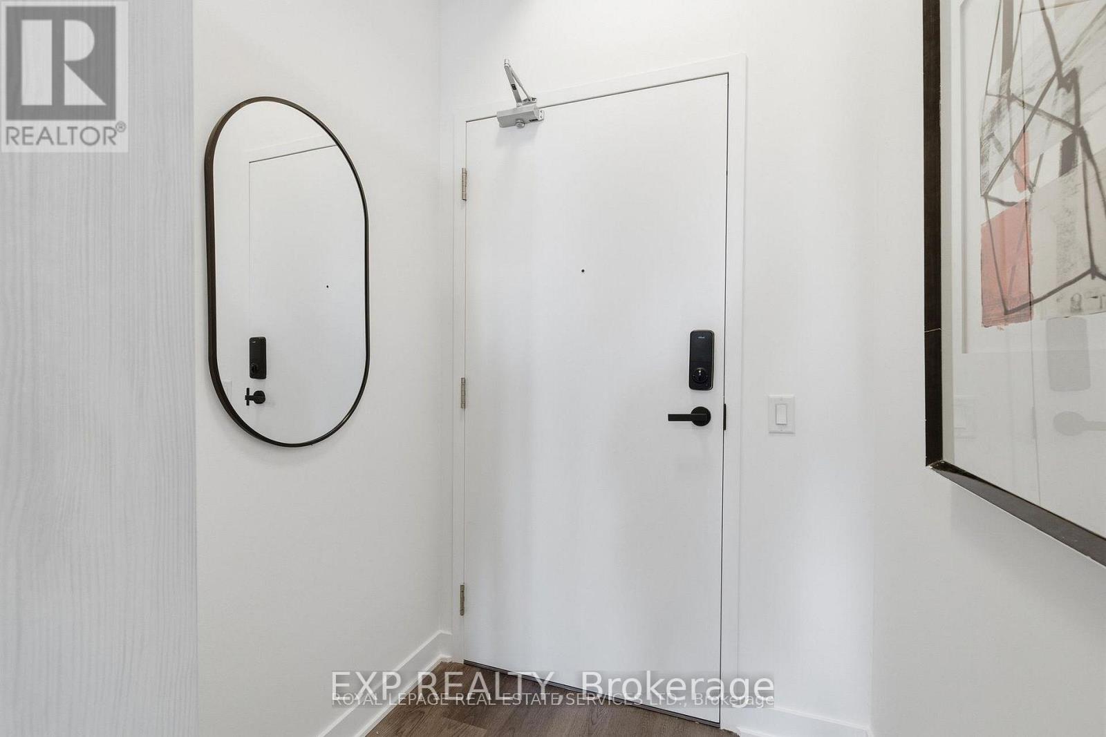 1811 - 3900 Confederation Parkway, Mississauga, Ontario  L5B 0M3 - Photo 4 - W12790016