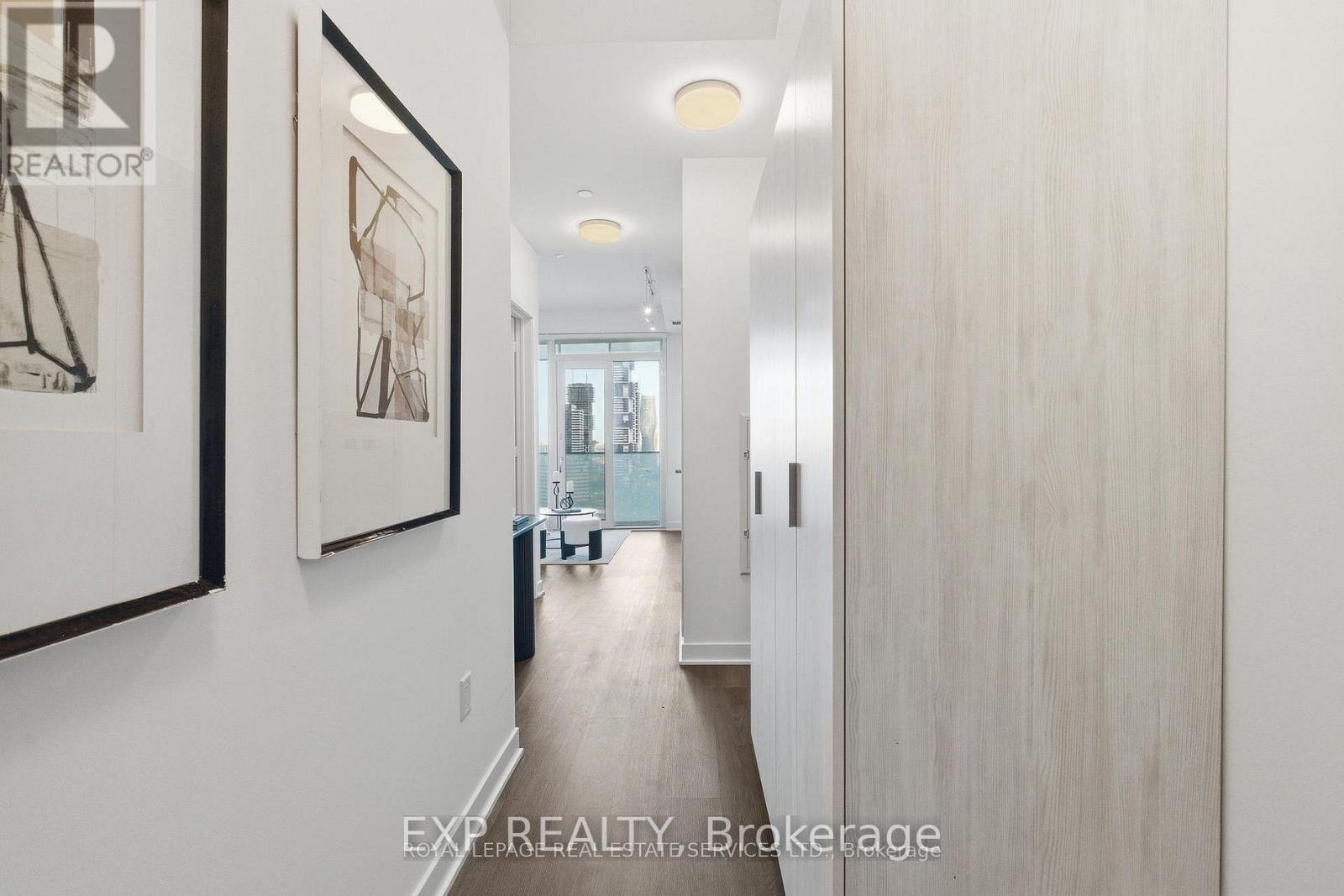 1811 - 3900 Confederation Parkway, Mississauga, Ontario  L5B 0M3 - Photo 5 - W12790016