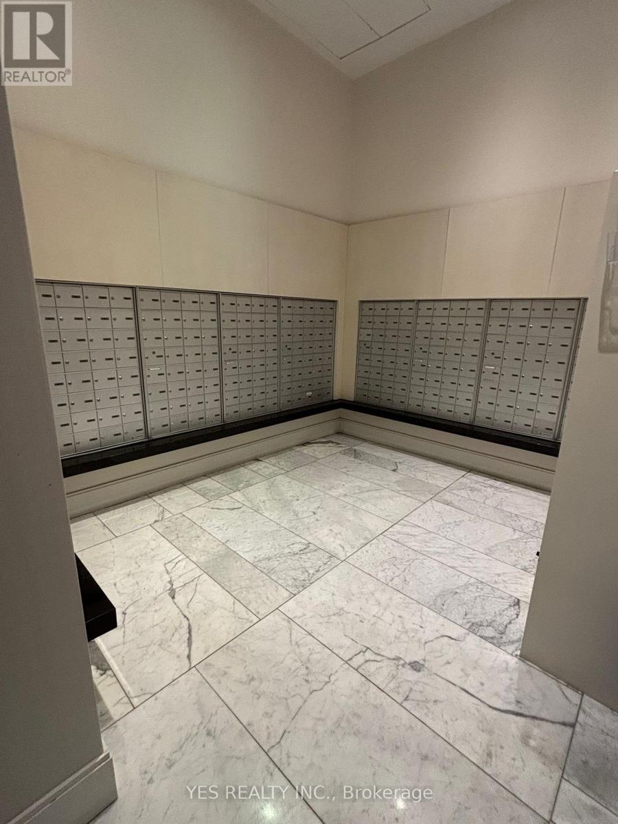 90 Parklawn Road W, Toronto, Ontario  M8Y 0B6 - Photo 13 - W12790020