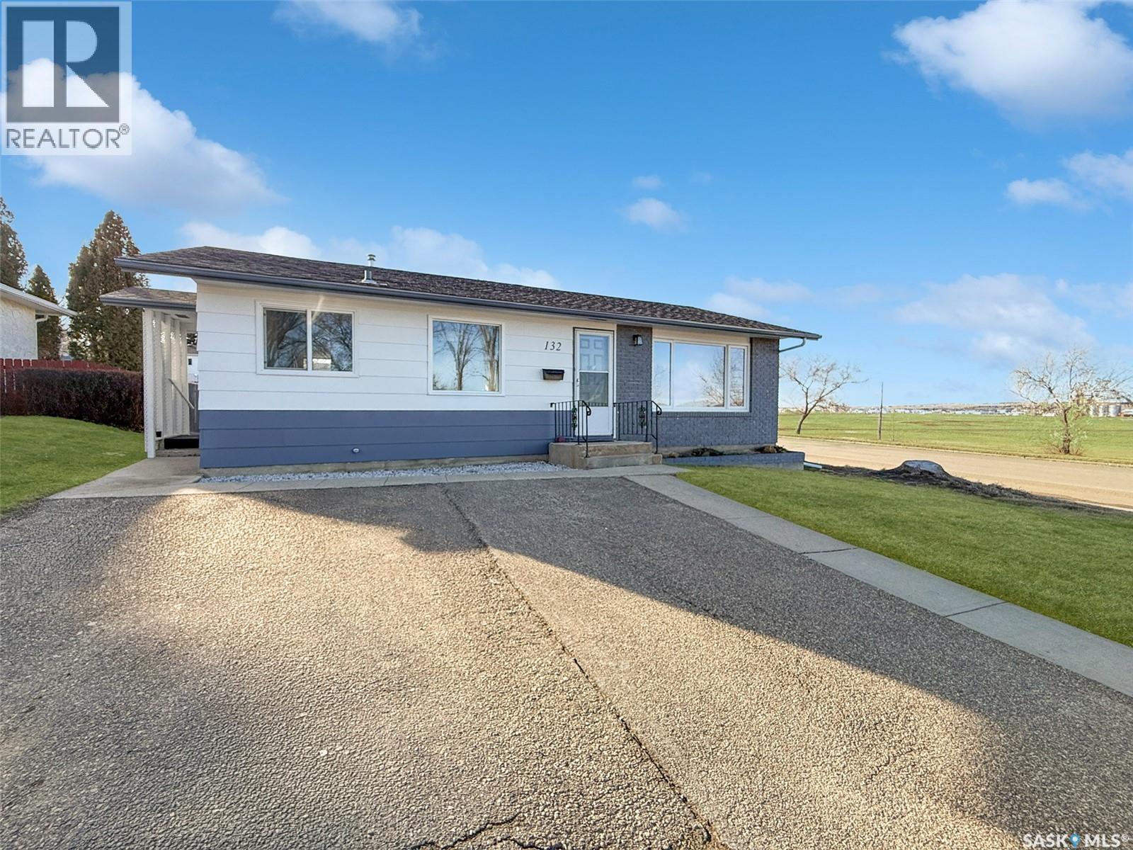 132 Haw Place, Swift Current, Saskatchewan  S9H 4B7 - Photo 1 - SK028572
