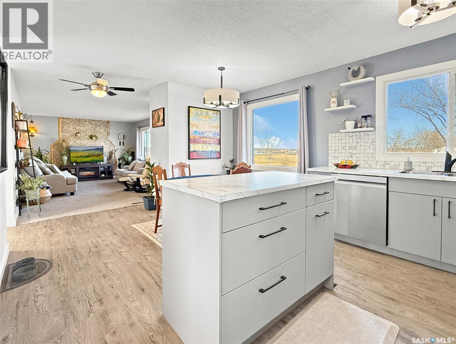 132 Haw Place, Swift Current, Saskatchewan  S9H 4B7 - Photo 4 - SK028572