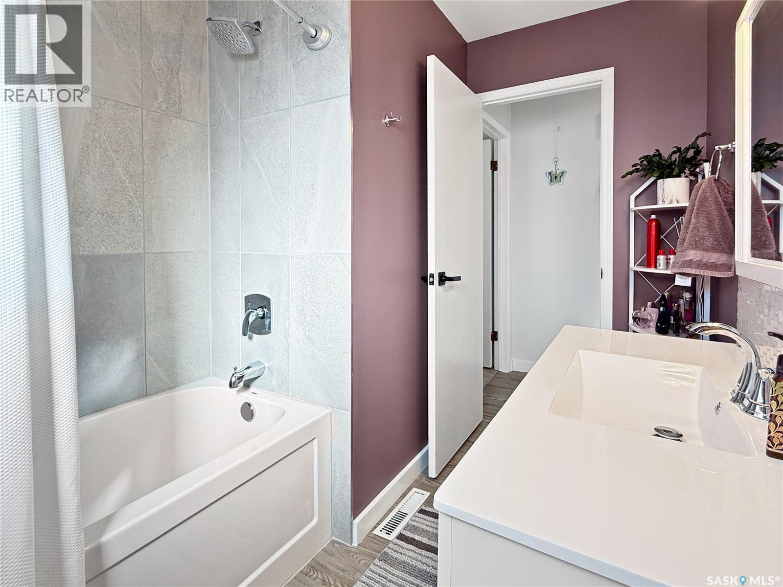 132 Haw Place, Swift Current, Saskatchewan  S9H 4B7 - Photo 9 - SK028572