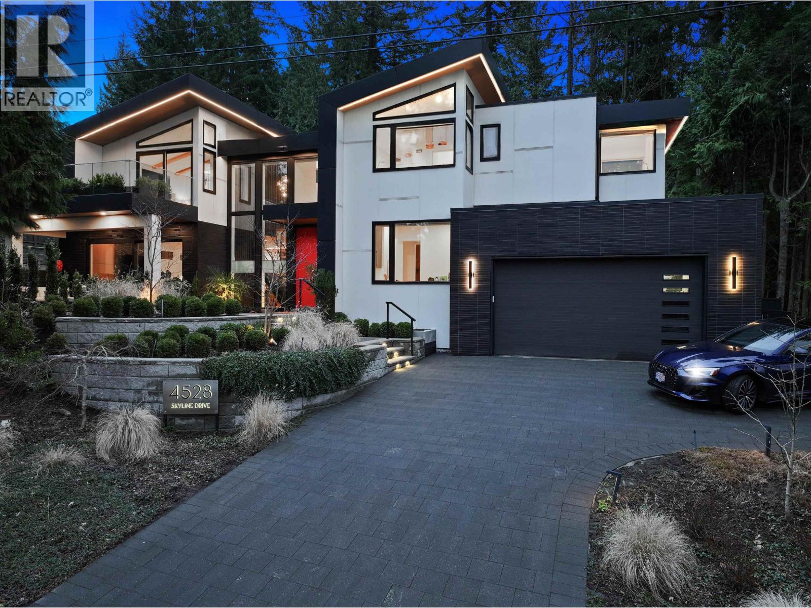4528 SKYLINE DRIVE, North Vancouver, British Columbia