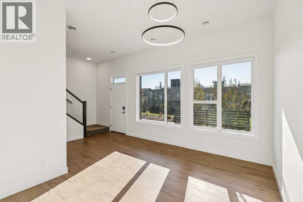 228 Sovereign Common Sw, Calgary, Alberta  T3C 3Y3 - Photo 4 - A2286266