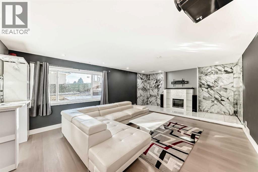 305 Lakeside Greens Crescent, Chestermere, Alberta  T1X 1C3 - Photo 17 - A2286480