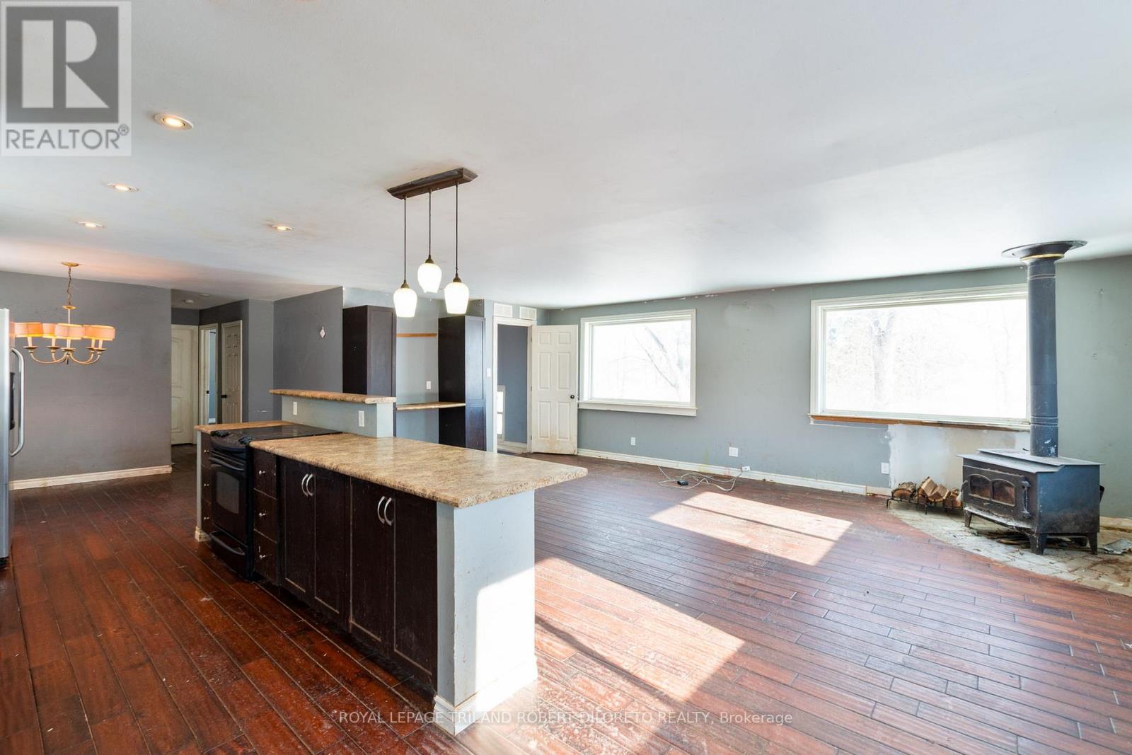 21477 Springfield Road, Southwest Middlesex, Ontario  N0L 1T0 - Photo 6 - X12790062