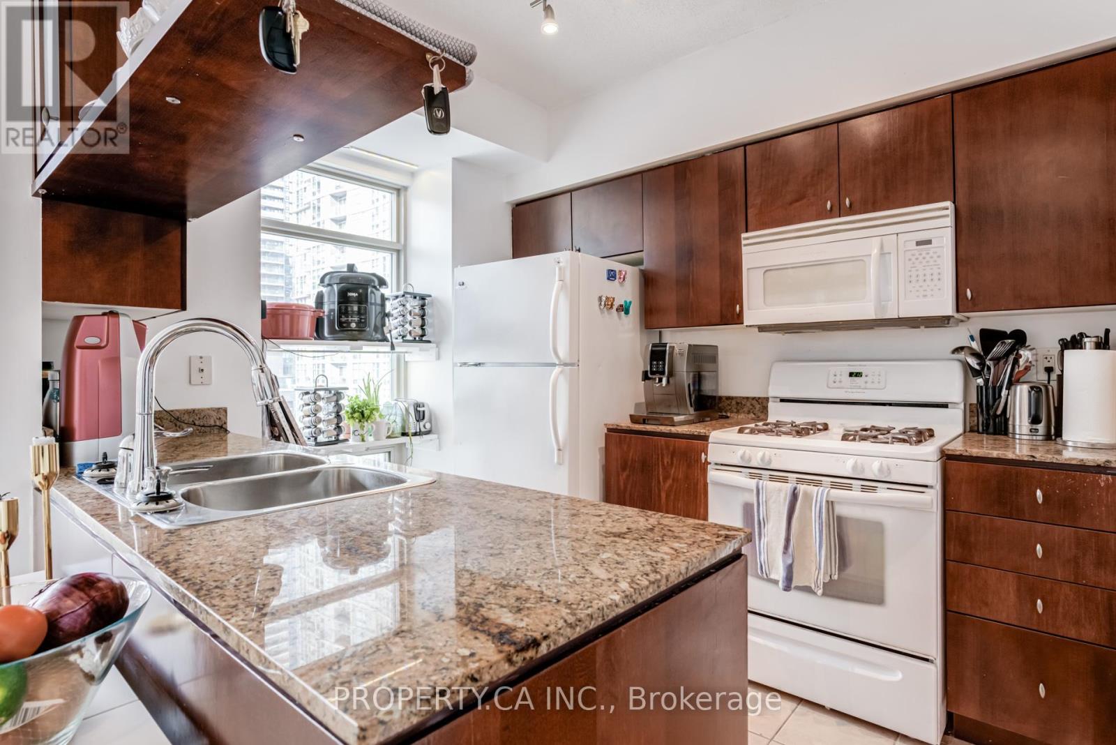 1703 - 35 Mariner Terrace, Toronto, Ontario  M5V 3V9 - Photo 11 - C12790086