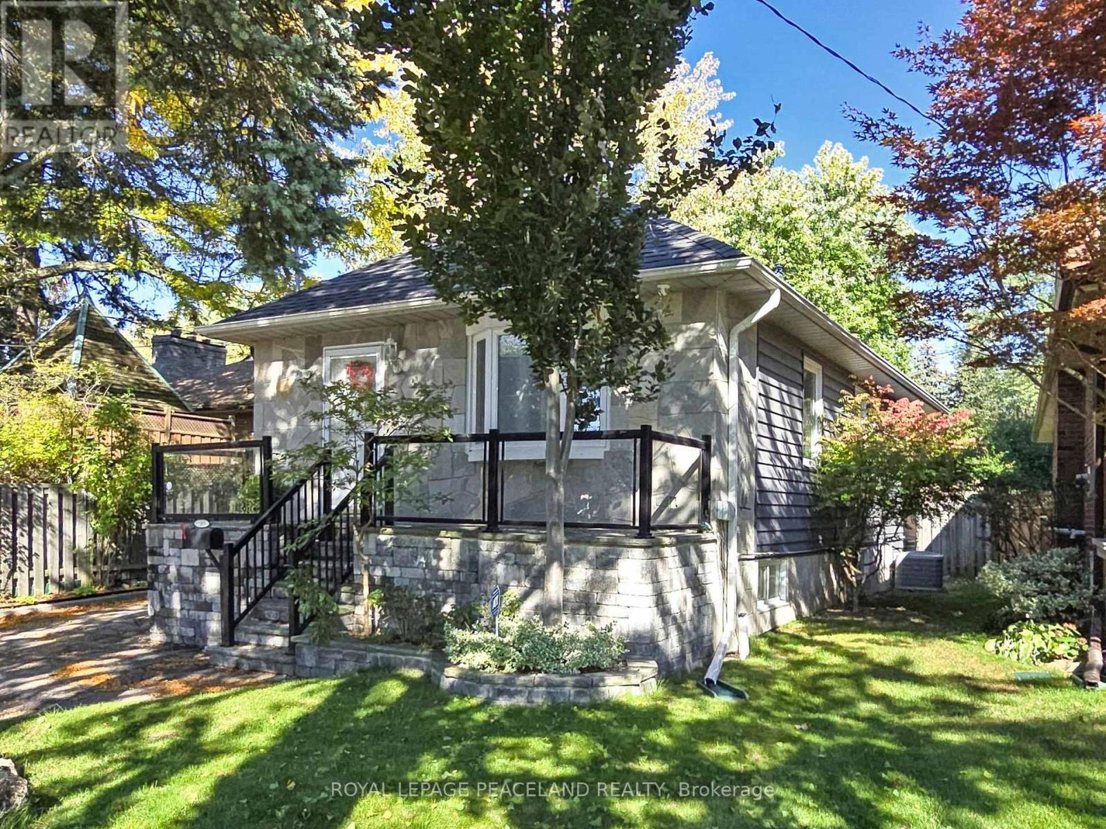 139 SCARBORO CRESCENT, Toronto, Ontario